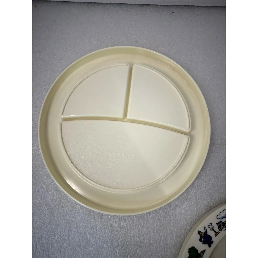 Vintage Superseal Walt Disney Plastic Children's Dinnerwear Kitchen Plate